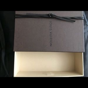 Pre owned Louis Vuitton inclusion bracelet box.